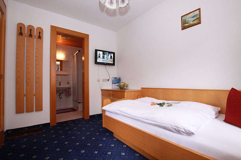 Einzelbettzimmer im Apart-Garni La Fontana in Kappl