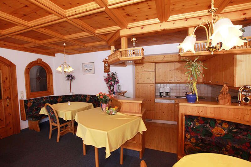 Frühstücksraum im Apart La Fontana in Tirol