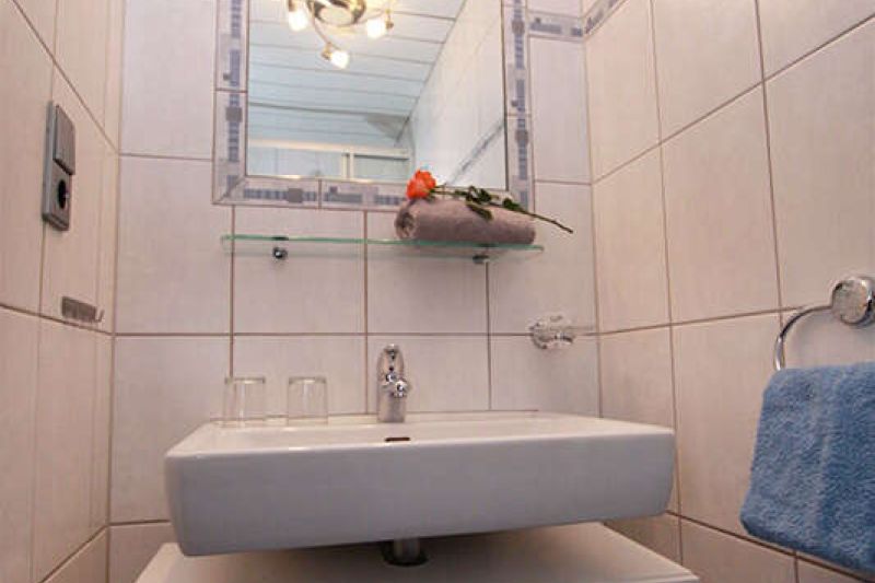 Badezimmer im Appartement 1 im Apart Miramonte in Kappl